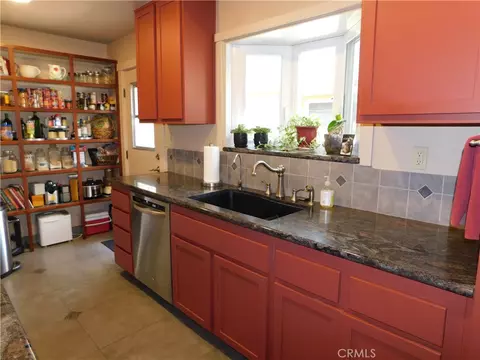 Kitchen - 36976 Sycamore Dr, Mentone, CA 92359 photo 3 of 11