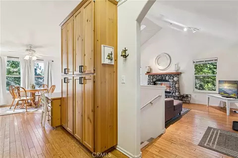 Entry Way - 305 Summit Rd, Lake Arrowhead, CA 92352 photo 2 of 4