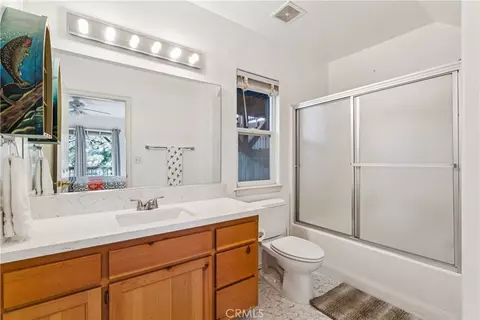 Bath - 305 Summit Rd, Lake Arrowhead, CA 92352 photo 1 of 2