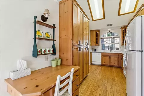 Kitchen - 305 Summit Rd, Lake Arrowhead, CA 92352 photo 1 of 3