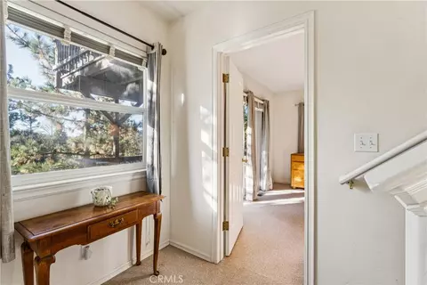 Entry Way - 305 Summit Rd, Lake Arrowhead, CA 92352 photo 3 of 4