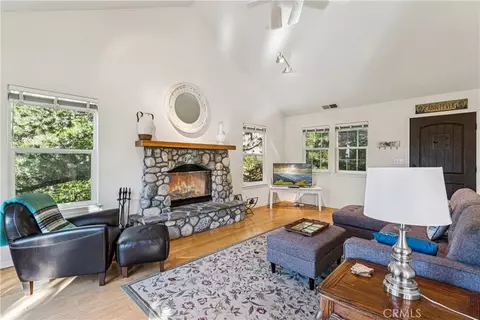 Living - 305 Summit Rd, Lake Arrowhead, CA 92352 photo 3 of 4