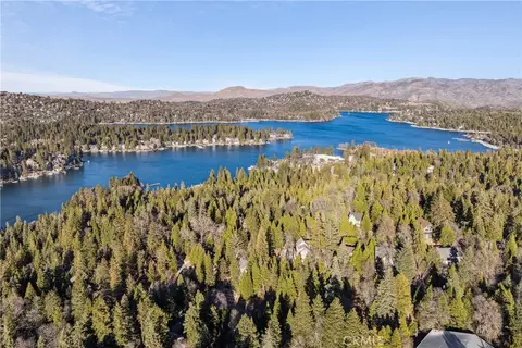 View/Area - 305 Summit Rd, Lake Arrowhead, CA 92352 photo 2 of 3