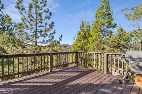 Exterior - 305 Summit Rd, Lake Arrowhead, CA 92352 photo 4 of 14