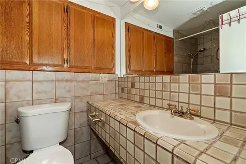Bath - 129 Zermat Unit 1 2, Crestline, CA 92325 photo 4 of 5