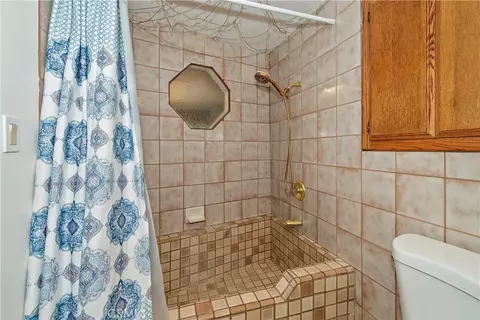 Bath - 129 Zermat Unit 1 2, Crestline, CA 92325 photo 5 of 5