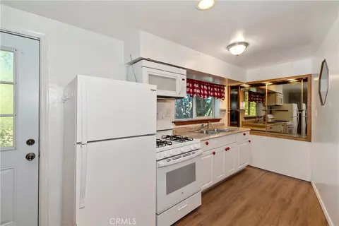 Kitchen - 129 Zermat Unit 1 2, Crestline, CA 92325 photo 4 of 5