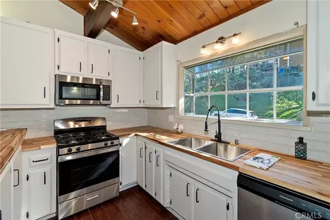 Kitchen - 129 Zermat Unit 1 2, Crestline, CA 92325 photo 1 of 5