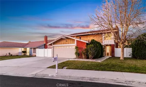 7415 Candle Light Dr, Jurupa Valley, CA 92509