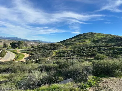 27277 Garbani Rd, Menifee, CA 92584