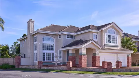 18662 Jockey Cir, Huntington Beach, CA 92648