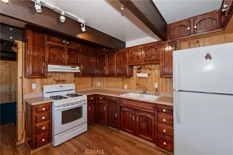 Kitchen - 47115 Sky View Dr, Big Bear City, CA 92314 photo 2 of 4