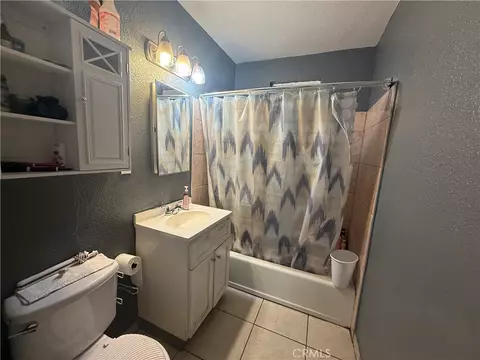Bath - 26079 9th, Highland, CA 92346 photo 1 of 1