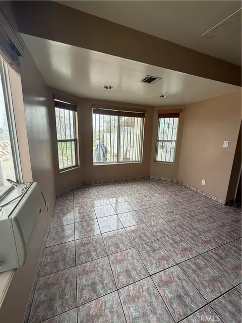Living - 11497 2nd Ave, Hesperia, CA 92345 photo 2 of 5