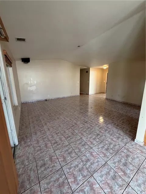 Living - 11497 2nd Ave, Hesperia, CA 92345 photo 3 of 5