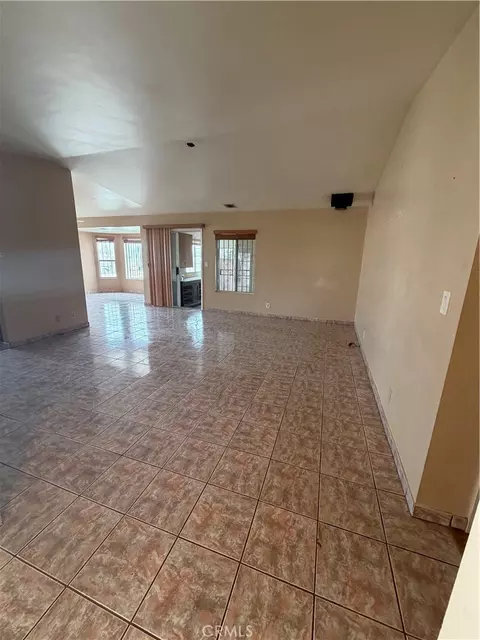 Living - 11497 2nd Ave, Hesperia, CA 92345 photo 4 of 5
