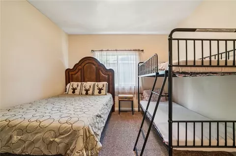 Bedroom - 26845 Modoc Ln, Lake Arrowhead, CA 92352 photo 8 of 11