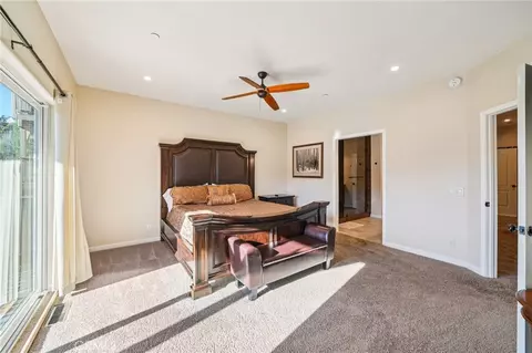 Bedroom - 26845 Modoc Ln, Lake Arrowhead, CA 92352 photo 1 of 11