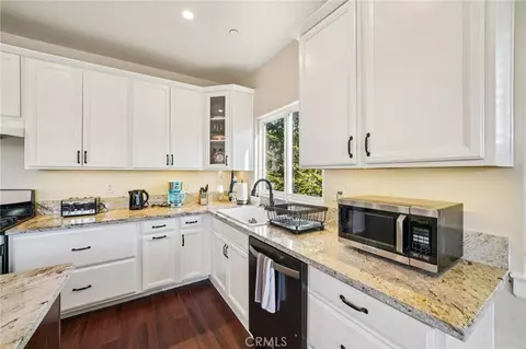 Kitchen - 26845 Modoc Ln, Lake Arrowhead, CA 92352 photo 5 of 6