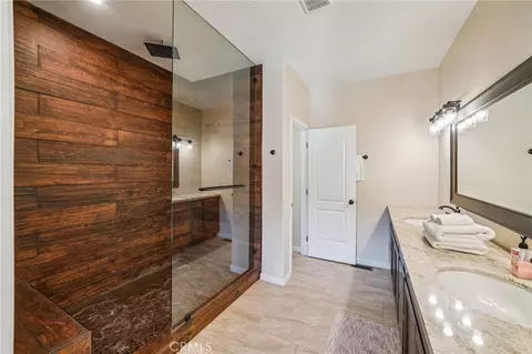 Bath - 26845 Modoc Ln, Lake Arrowhead, CA 92352 photo 3 of 8