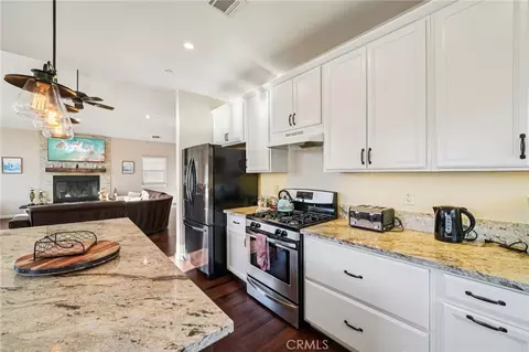 Kitchen - 26845 Modoc Ln, Lake Arrowhead, CA 92352 photo 6 of 6