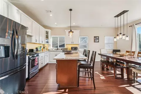 Kitchen - 26845 Modoc Ln, Lake Arrowhead, CA 92352 photo 3 of 6