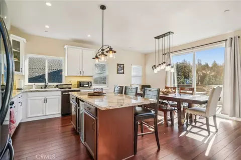 Kitchen - 26845 Modoc Ln, Lake Arrowhead, CA 92352 photo 1 of 6