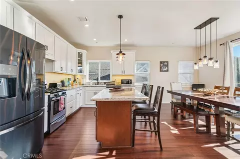 Kitchen - 26845 Modoc Ln, Lake Arrowhead, CA 92352 photo 4 of 6