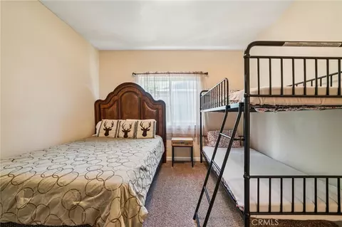 Bedroom - 26845 Modoc Ln, Lake Arrowhead, CA 92352 photo 8 of 11