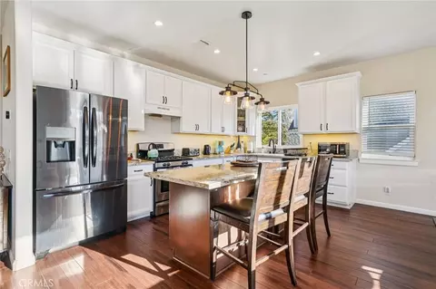 Kitchen - 26845 Modoc Ln, Lake Arrowhead, CA 92352 photo 2 of 6