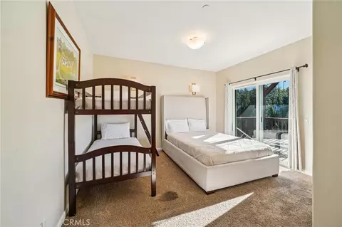 Bedroom - 26845 Modoc Ln, Lake Arrowhead, CA 92352 photo 5 of 11