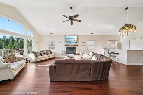 Living - 26845 Modoc Ln, Lake Arrowhead, CA 92352 photo 2 of 3