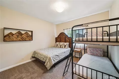 Bedroom - 26845 Modoc Ln, Lake Arrowhead, CA 92352 photo 7 of 11