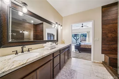 Bath - 26845 Modoc Ln, Lake Arrowhead, CA 92352 photo 3 of 7