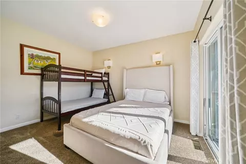 Bedroom - 26845 Modoc Ln, Lake Arrowhead, CA 92352 photo 6 of 11