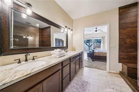 Bath - 26845 Modoc Ln, Lake Arrowhead, CA 92352 photo 4 of 8