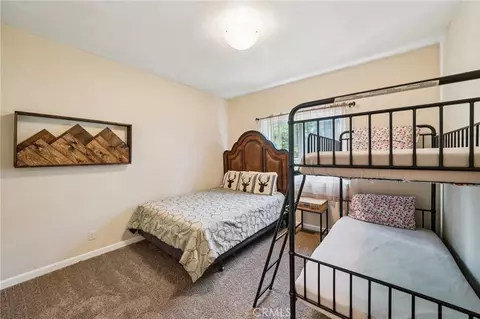 Bedroom - 26845 Modoc Ln, Lake Arrowhead, CA 92352 photo 7 of 11