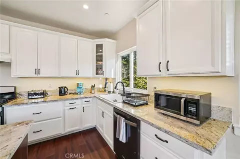 Kitchen - 26845 Modoc Ln, Lake Arrowhead, CA 92352 photo 5 of 6