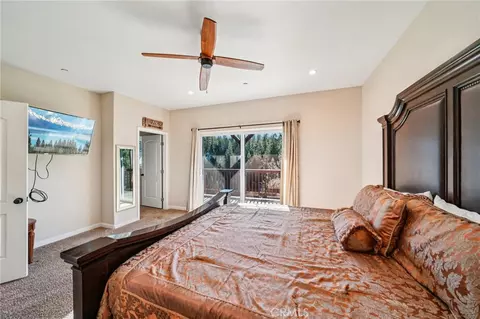 Bedroom - 26845 Modoc Ln, Lake Arrowhead, CA 92352 photo 4 of 11