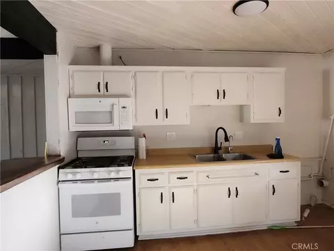 Kitchen - 532 E Meadow Ln, Big Bear City, CA 92314 photo 2 of 2