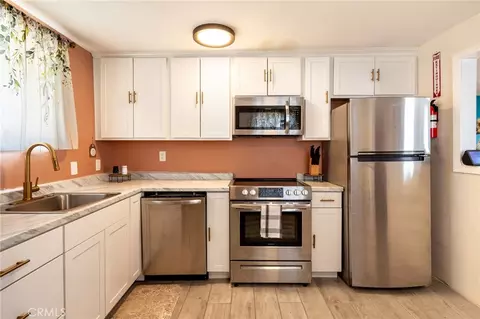 Kitchen - 65076 E Broadway, Joshua Tree, CA 92252 photo 2 of 3