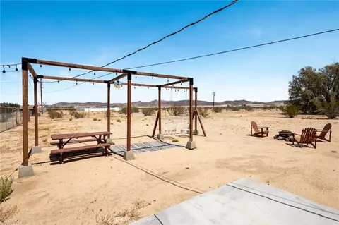 Exterior - 65076 E Broadway, Joshua Tree, CA 92252 photo 5 of 10