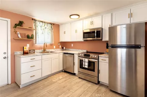 Kitchen - 65076 E Broadway, Joshua Tree, CA 92252 photo 1 of 3