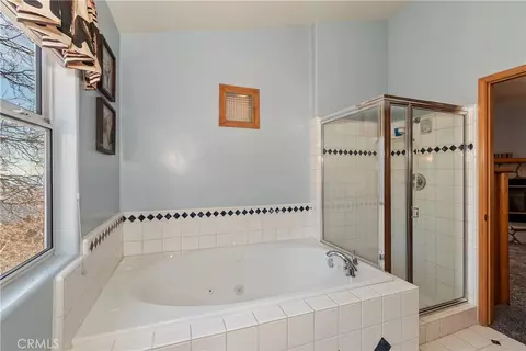 Bath - 2477 Spring Oak Dr, Running Springs, CA 92382 photo 4 of 5