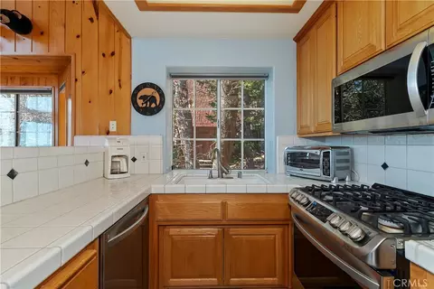 Kitchen - 2477 Spring Oak Dr, Running Springs, CA 92382 photo 1 of 3