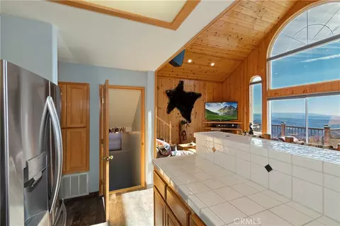 Kitchen - 2477 Spring Oak Dr, Running Springs, CA 92382 photo 3 of 3