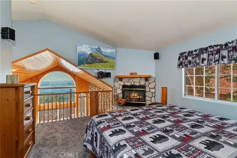 Bedroom - 2477 Spring Oak Dr, Running Springs, CA 92382 photo 4 of 7