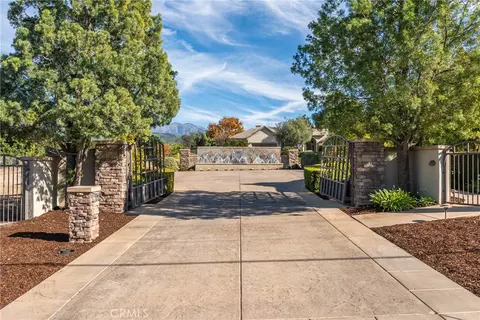 11489 Walnut St, Redlands, CA 92374