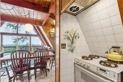Kitchen - 24032 Skyland, Crestline, CA 92325 photo 1 of 2