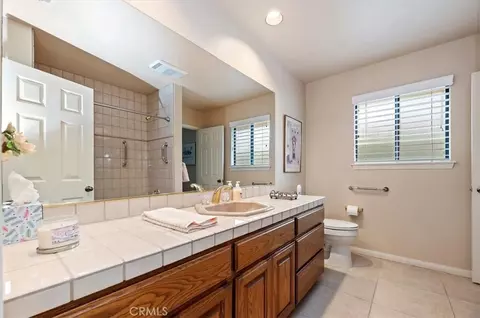 Bath - 1168 N Crescent Rdg, Fallbrook, CA 92028 photo 2 of 4